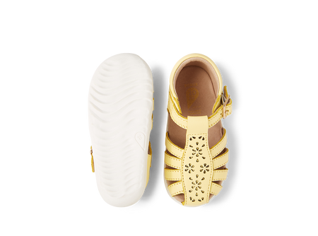 Bobux Chelsea Pale Banana sandały skórzane